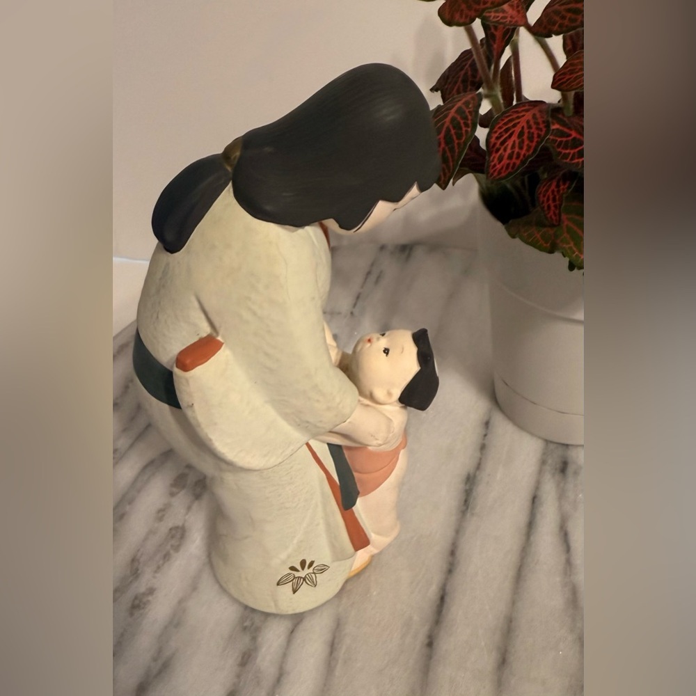Kamakura Mother and Child Figurine Hamilton Collection #404 Signed Made In Japan